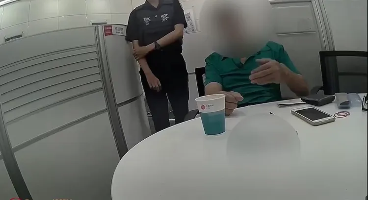 鍾姓老翁經員警說服後才打消念頭。警方提供
