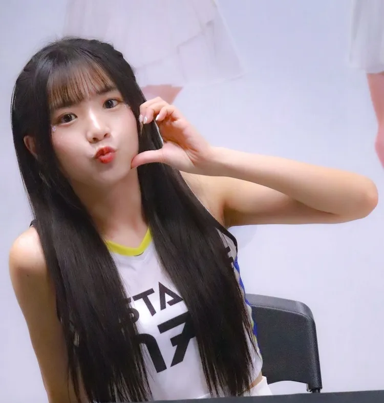 笑笑分享自己愛裸睡。想想時間有限公司提供