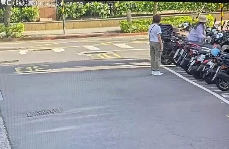 黃女事後返回並留下資料。警方提供