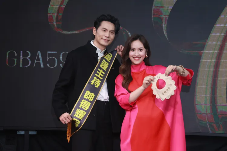 姚淳耀街金鐘主持大任，請教吳姍儒，沒想到對方竟也說很緊張。彭欣偉攝