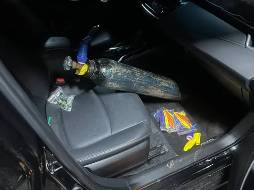 嗆警吸笑氣又怎樣?大不了罰錢 囂張男下場慘