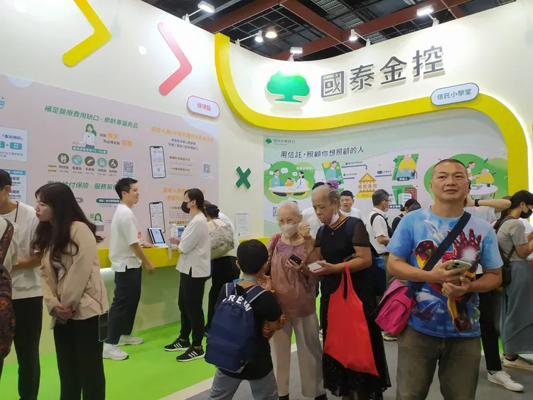 國內首屆「高齡健康產業博覽會」今登場，國泰金控攜手旗下五大子公司參展並推出「國泰健康生活提案」。許麗珍攝