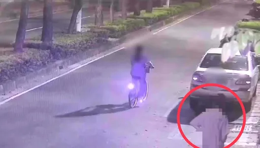 高雄「胎哥郎」半夜上街閒晃　見正妹3人組路過竟掏鳥「打手槍」