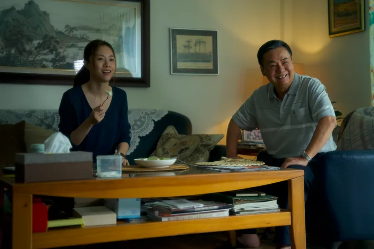 聽不懂台語的鄧麗欣和習慣講台語的蔡振南喜劇節奏意外合拍。華映娛樂提供