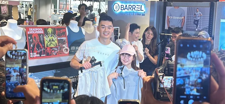 王齊麟（左）和女友陳詩媛出雙入對，甜蜜恩愛。特勤中心攝