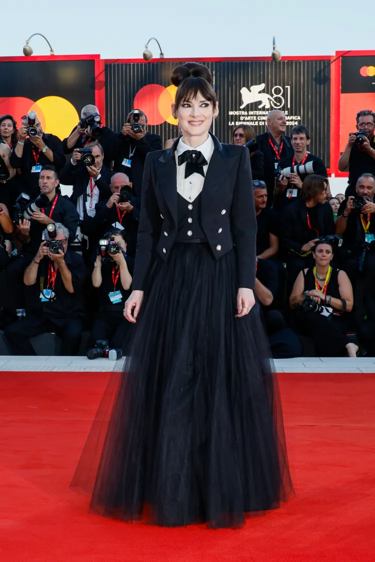 薇諾娜瑞德在紅毯上略微拘謹。美聯社