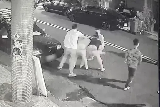 台中男積欠前雇主3.9萬 被前同事出賣慘遭圍毆押走!7嫌落網