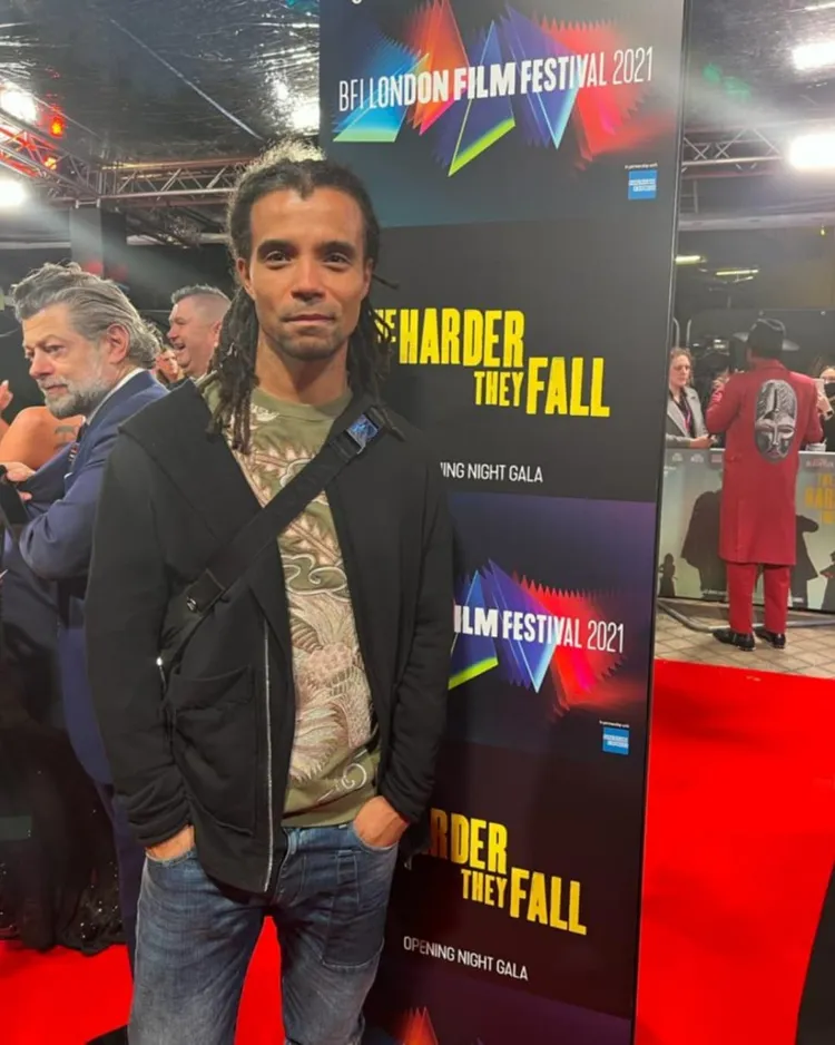 英國饒舌歌手阿卡拉被爆是裘莉新歡。翻攝IG@akalamusic