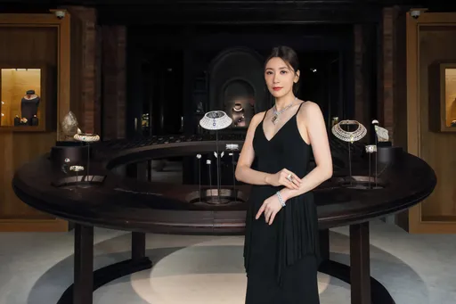 賈靜雯戴6億元項鍊當「世界的中心」 賞LV頂級珠寶被美到