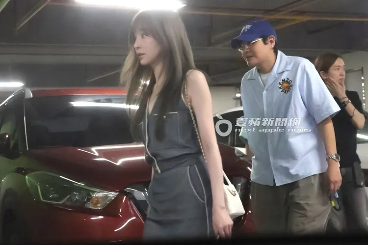 王心凌到國泰萬怡酒店搭電梯上14樓的Drift Lounge Bar直到凌晨才返家。特勤中心攝