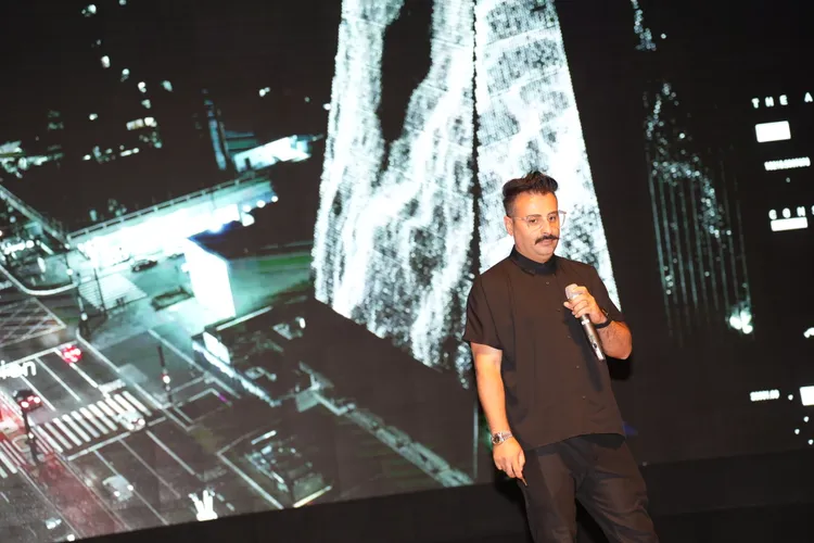 藝術家Ferdi Alici本人也從土耳其飛抵台灣，出席成果發表會分享創作過程。中陽集團提供