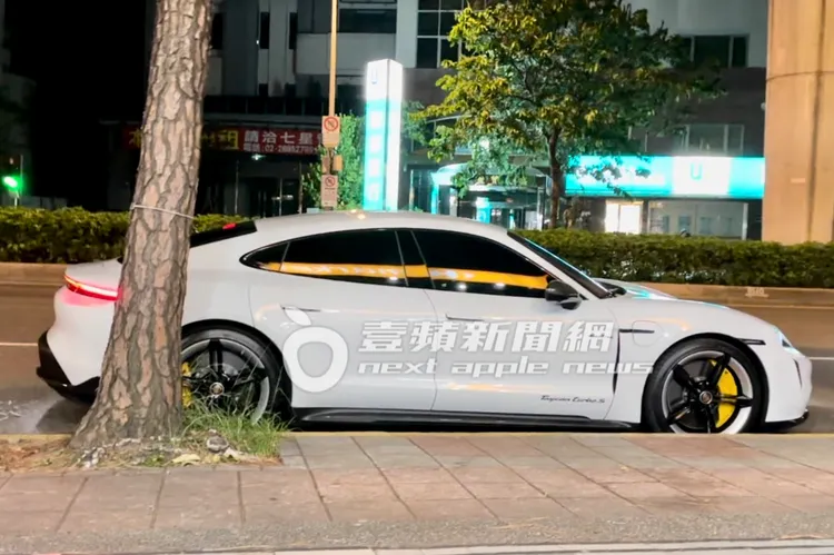 林俊傑駕駛新購入價值925萬元起的保時捷Taycan Turbo S電動車代步。特勤中心攝