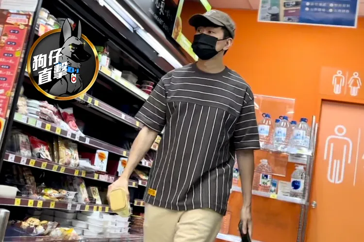 林俊傑到家樂福超市補貨，拿著福樂頂級鮮奶優格到櫃檯結帳。特勤中心攝