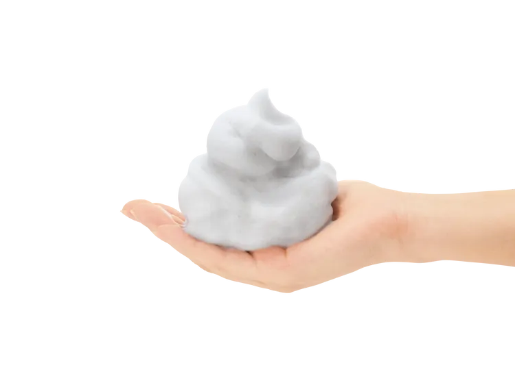 Orbis雙重酵素潔顏粉炭吸附版的炭濃密泡泡。品牌提供
