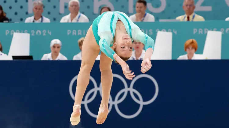 柏波蘇在單人體操項目中做出空中動作。路透社