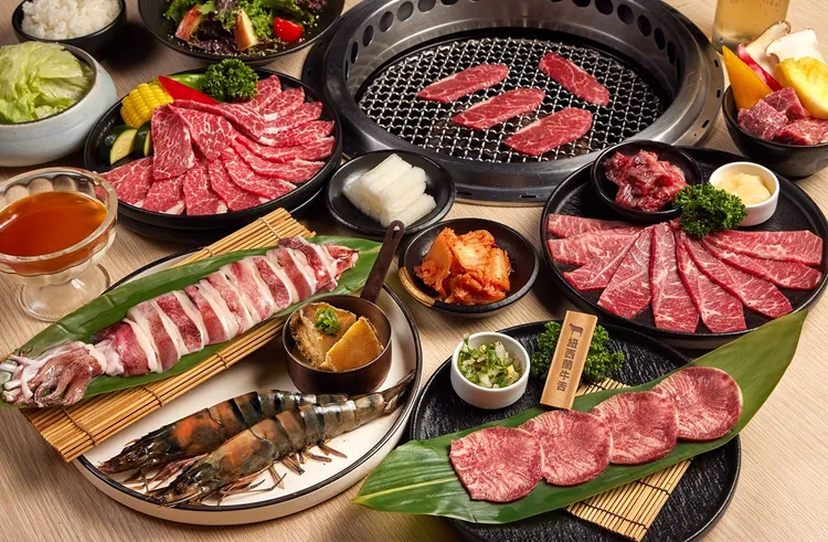 9/2至10/14到「原燒」內用套餐，享199元加購「海味三王者」，吃得到新鮮鮑魚、黑虎蝦和透抽。業者提供