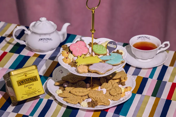 koti koti家家今年與英國皇室御用茶「TWININGS 唐寧茶」合作推出5款唐寧茶人氣餅乾。業者提供
