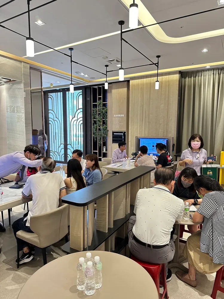 興富發「森悦」具備戶數單純且戶戶有綠景首排優勢，兼具自住與投資潛力雙重優勢。興富發提供