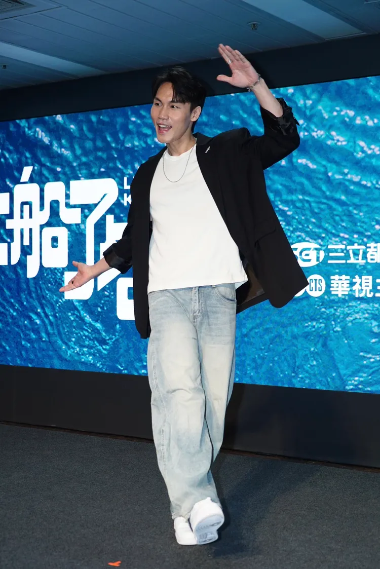 周定緯演唱主題曲。彭欣偉攝