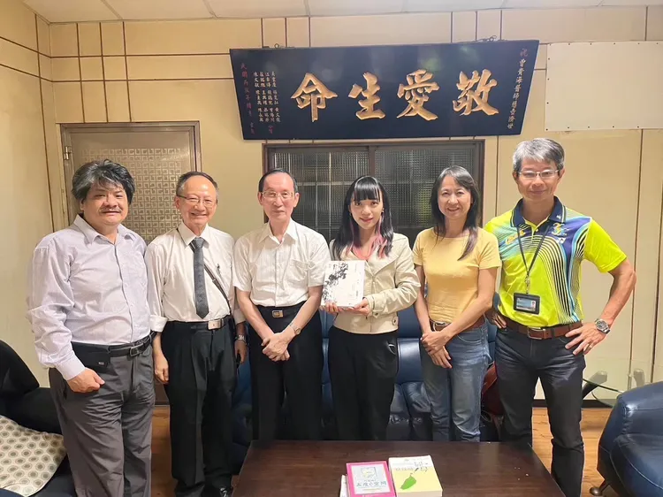 曾貴海力挺黃捷。黃捷服務處提供