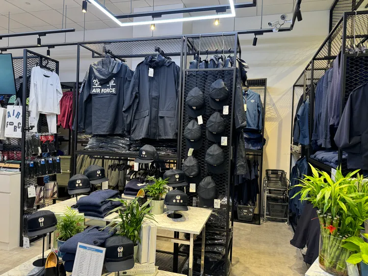 生活工場疑似經營空軍服裝供售站困難，因年初營運至今接近8月底仍有多項商品缺貨。壹蘋新聞網攝