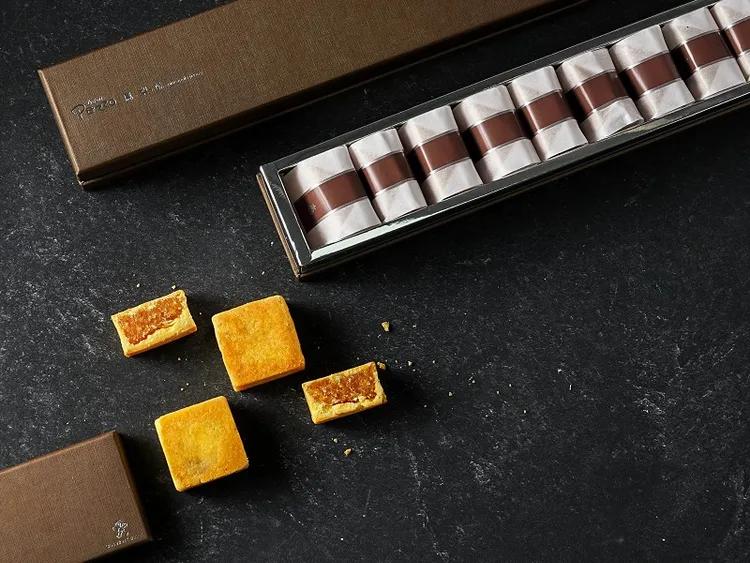 觀光客最愛的人氣商品「經典鳳梨酥禮盒」一盒9入450元，另有大宗採購優惠價。業者提供