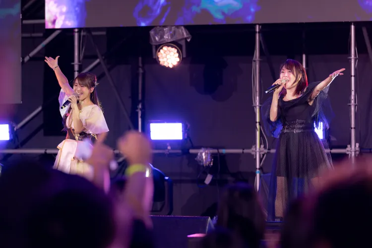 彩音（左）與奧井雅美同台合唱。POYE INTERNATIONL提供