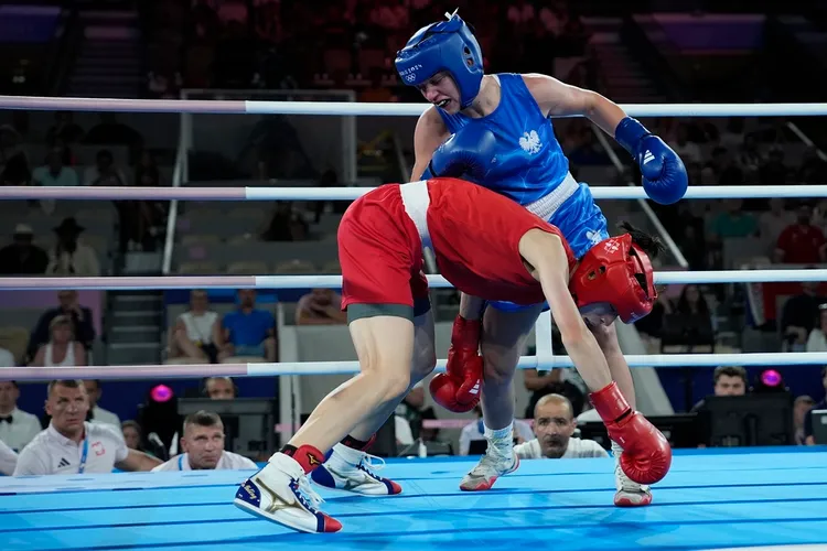 林郁婷腳上的比賽鞋繡有英文名字「Lin YuTing」。 美聯社