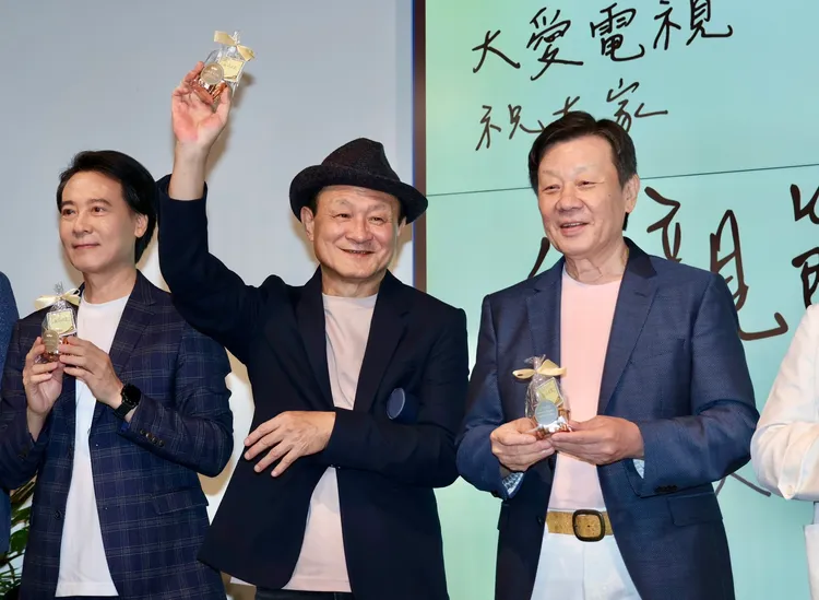 寇世勳（右）笑稱陳慕義是「那個戴帽子的怪咖」。莊宗達攝