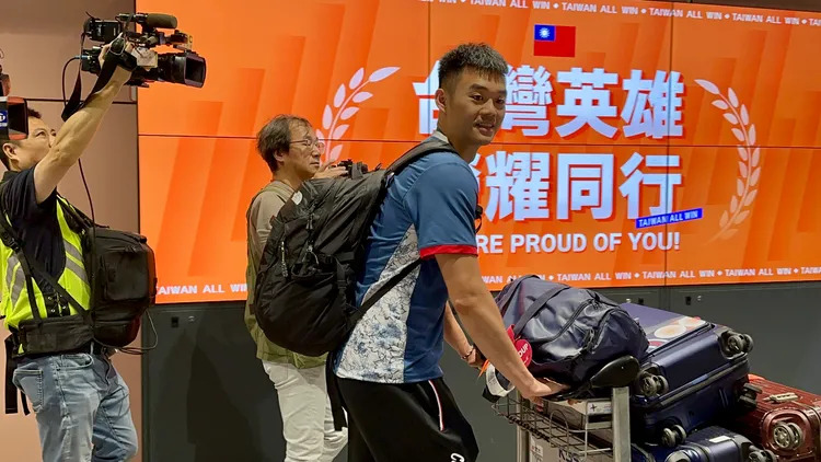巴黎奧運羽球雙打金牌組合王齊麟，跟在隊友李洋身後。特勤中心攝
