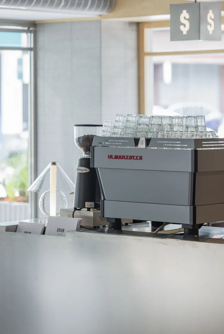 「BRUN不然天母店」室內裝潢年輕感十足。業者提供