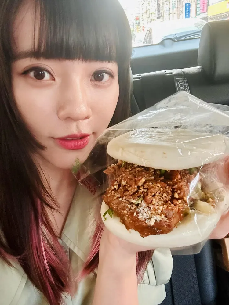 「春蘭割包」是立委黃捷愛店。取自黃捷臉書