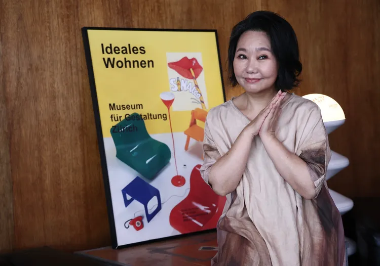 呂雪鳳形容自己半退隱狀態。