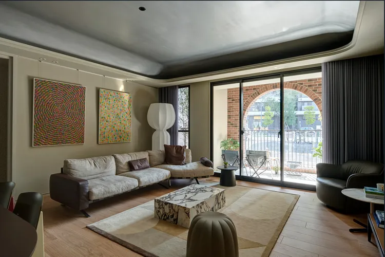 「金雅有山、金雅有里」將家的公共領域串連延伸，成為一家人相聚舒適自在的場域。