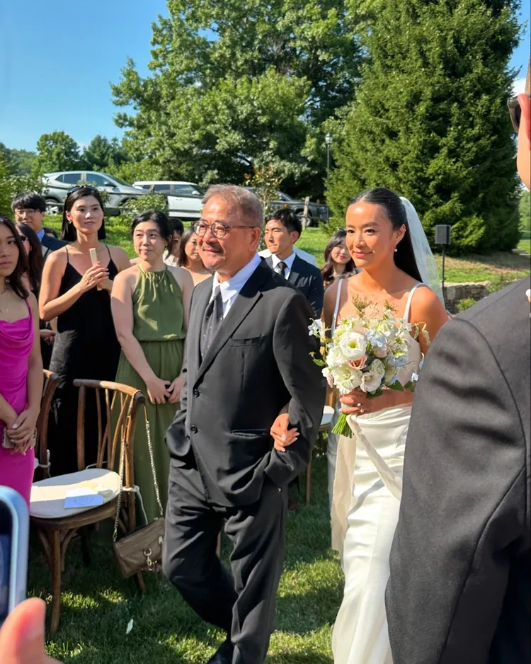 毛舜筠老公區丁平親手將女兒託付給女婿。翻攝moje115 IG