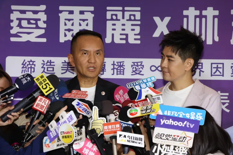 愛爾麗總裁常如山（左）和林志穎接受電子媒體訪問。莊宗達攝