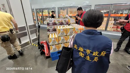 高雄男鑽好市多冰櫃擺拍 警依社維法送辦最重拘留3天