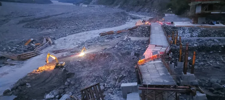 公路總局近日全力搶通便道。公路總局提供