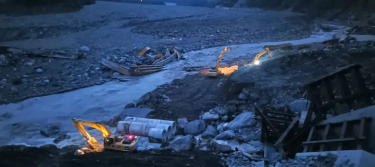 公路總局近日全力搶通便道。公路總局提供