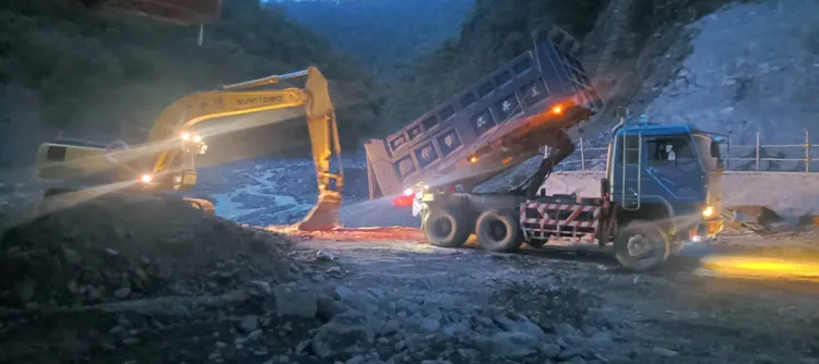 公路總局近日全力搶通便道。公路總局提供