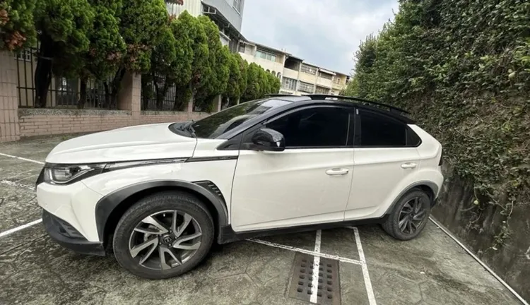 另外還有出廠6年的納智捷中古車要拍賣。法務部行政執行署屏東分署提供