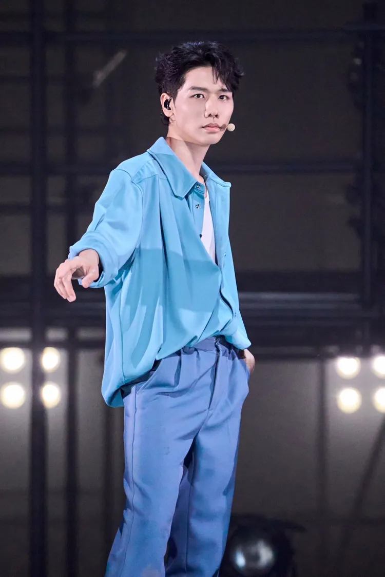 蔡旻佑挑戰唱跳舞曲。人見人愛娛樂提供