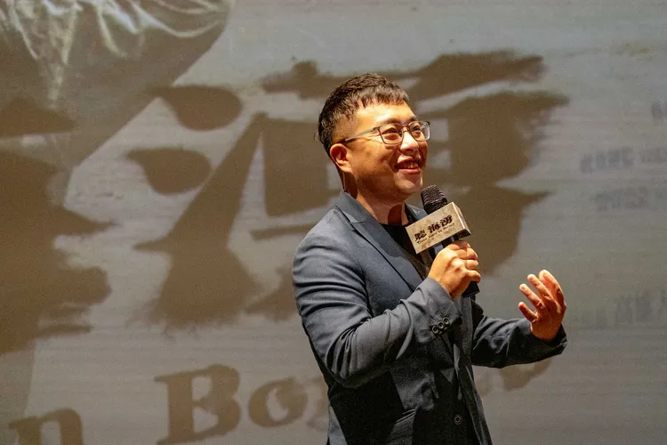 簡嘉論說，集結眾人之力完成《聽海湧》的拍攝，證明高雄人像個大家庭互相扶持，同時擁有充足的能量讓大家完成夢想。文化局提供