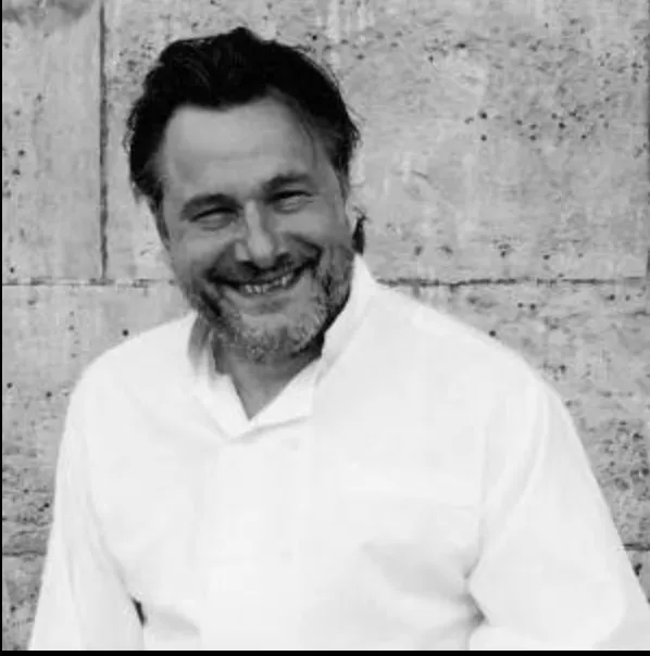 在台落腳30餘年的台灣偶戲權威「羅斌」。翻攝台中國家歌劇院官網