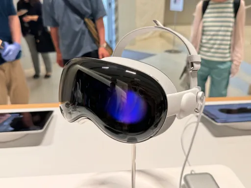 打不贏蘋果Vision Pro就不做了？　傳Meta高階VR頭戴式裝置喊停