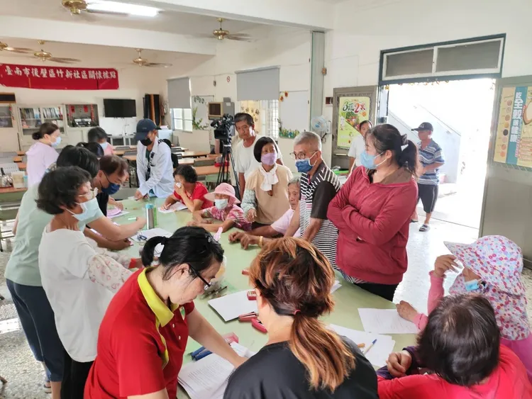 南市府宣布泡水車補助補件期限展延到9月底，交通局收件後會盡速審核。南市府提供