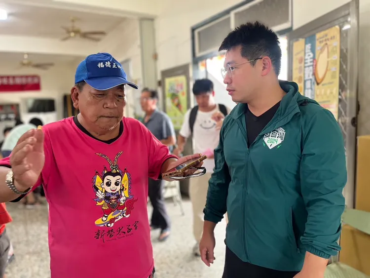 後壁區竹新里居民向市議員李宗翰陳情，瞭解後才知道溝通出包，「善意變惡意」。民眾提供