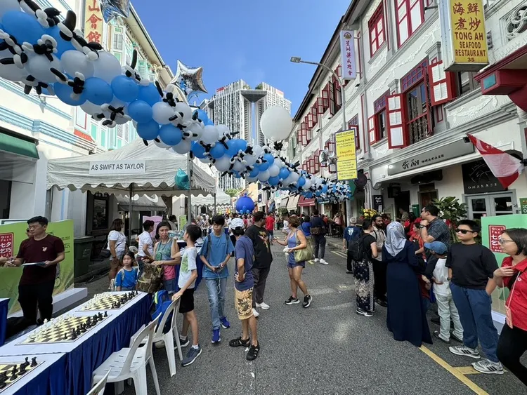 新加坡在地社團舉辦2024七夕乞巧嘉年華活動，3日傍晚在靠近牛車水的恭錫街（Keong Saik）一帶舉行。中央社