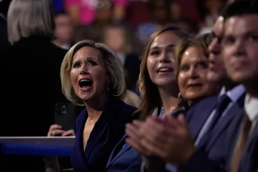 治療不孕方式惹議　副總統參選人夫人成民主黨全代會焦點