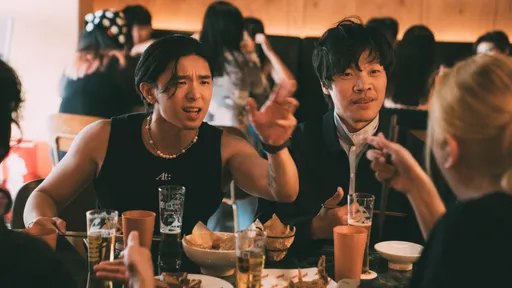 盧廣仲怎麼了　突然失控丟薯條、徒手抓麵條